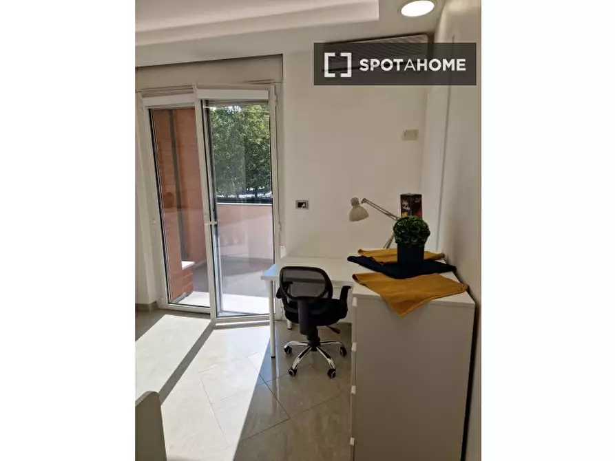 Immagine 10 di Camera condivisa in affitto  in Via Plava a Torino