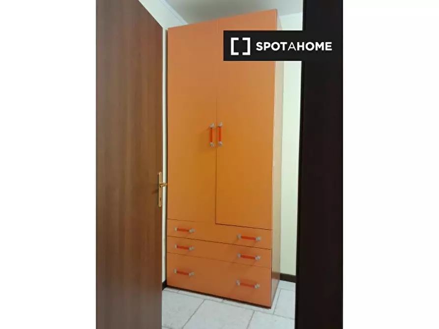 Immagine 2 di Camera condivisa in affitto  in Via Ugo la Malfa, 20128 Milano MI, Italy a Milano