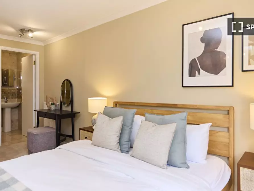 Immagine 11 di Appartamento in affitto  in Brompton Park Cres a Hammersmith
