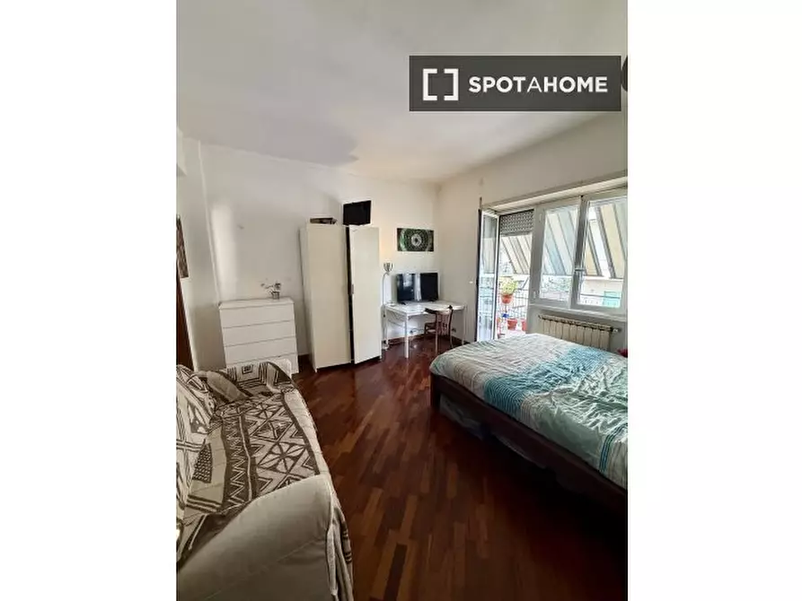 Immagine 3 di Camera condivisa in affitto  in Viale dei Colli Portuensi a Roma