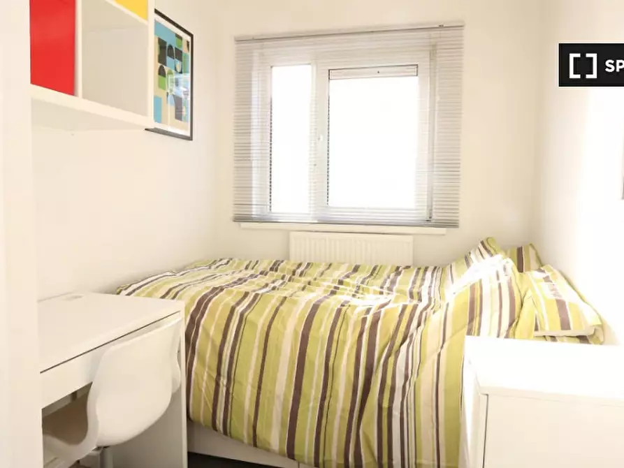 Immagine 1 di Camera condivisa in affitto  in Poplar a Poplar