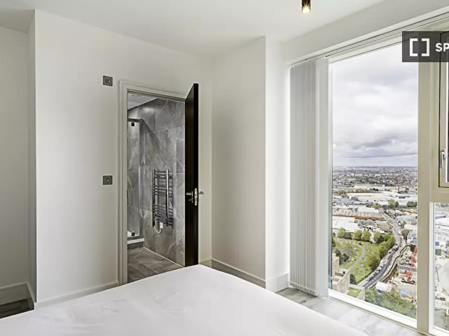 Immagine 17 di Appartamento in affitto  in Icon Tower a Ealing