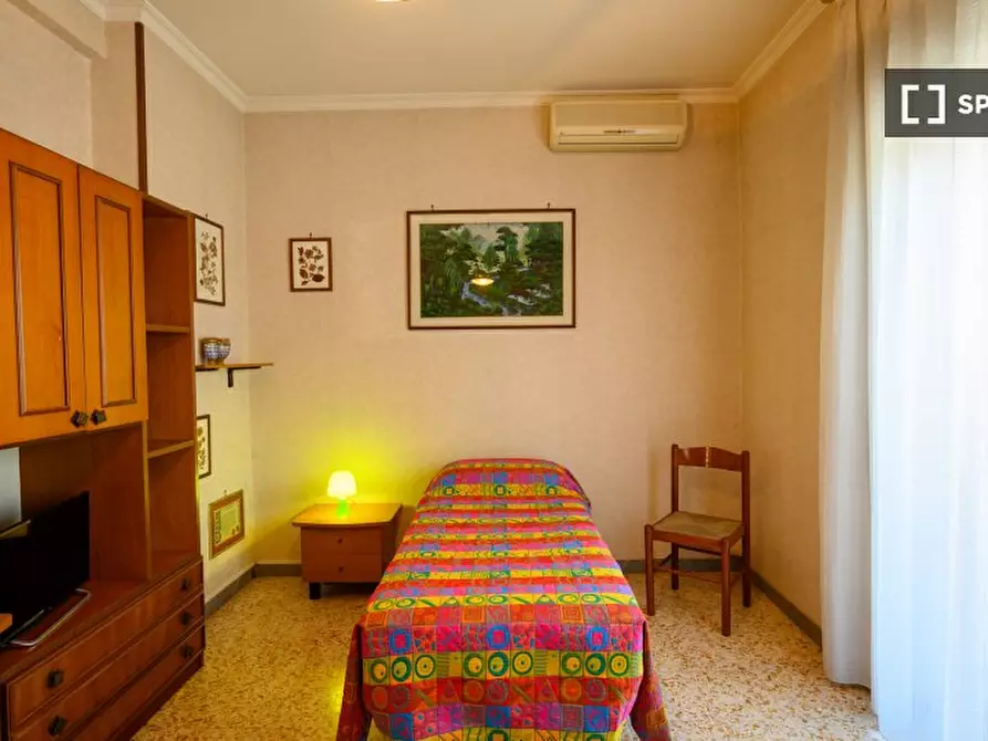 Immagine 2 di Camera condivisa in affitto  in Via delle Robinie a Roma