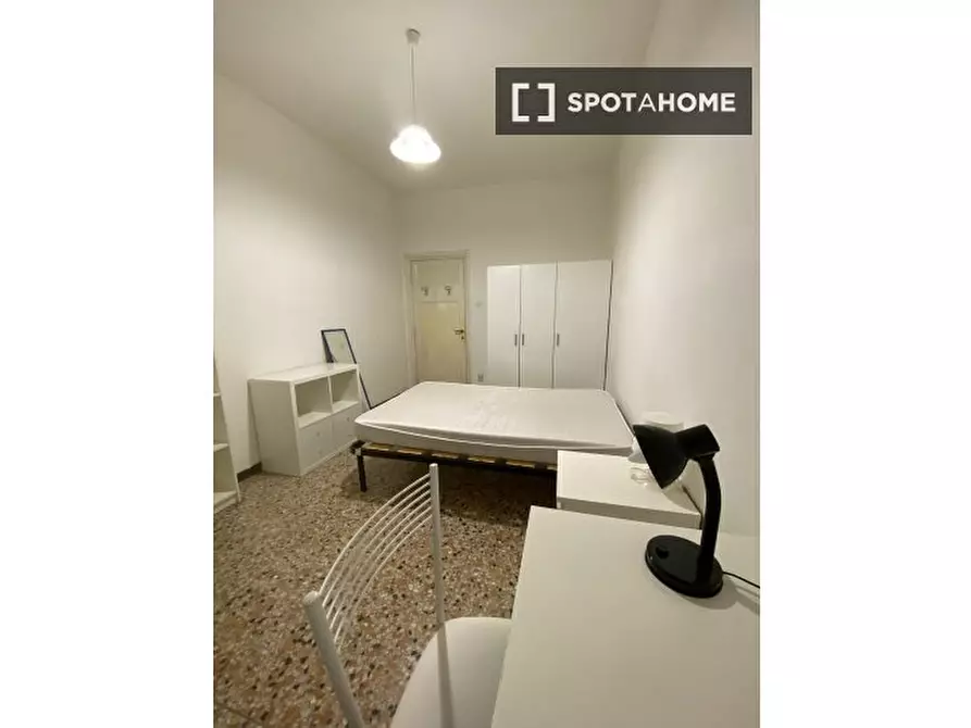 Immagine 1 di Camera condivisa in affitto  in Via Tripolitania a Roma