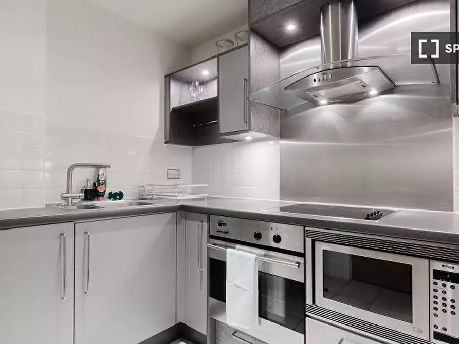 Immagine 2 di Appartamento in affitto  in Saint George Wharf a Lambeth