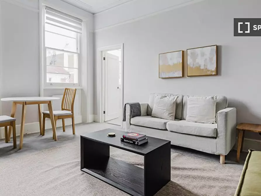 Immagine 1 di Appartamento in affitto  in Elgin Cres a Kensington