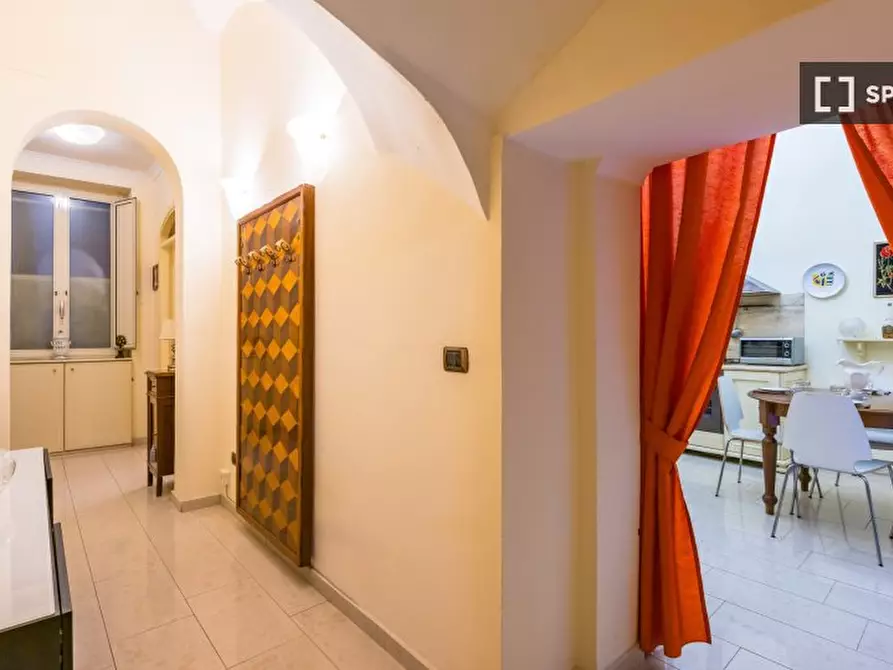 Immagine 16 di Appartamento in affitto  in Via Cisterna dell'Olio a Napoli