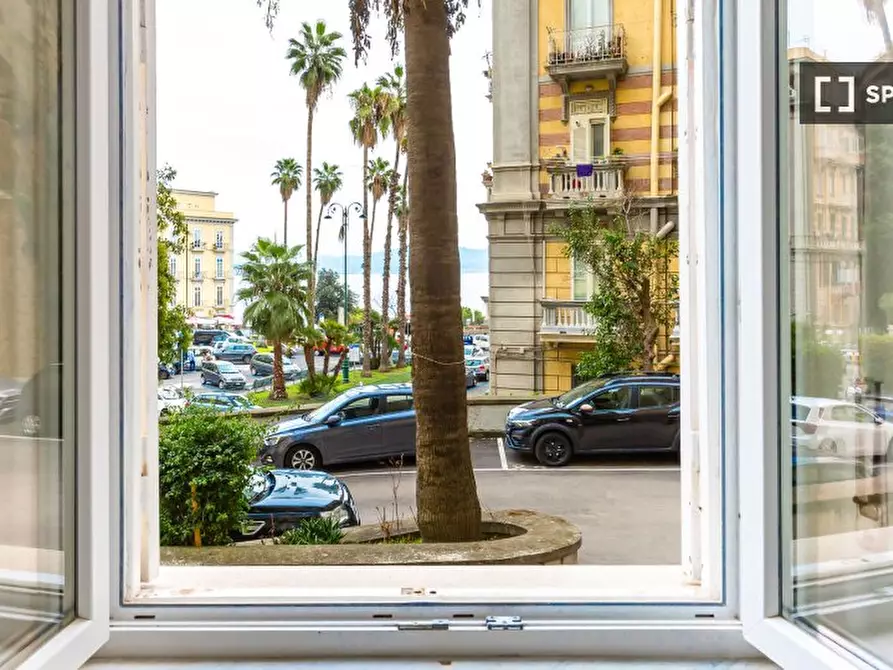 Immagine 14 di Appartamento in affitto  in Piazza San Luigi a Napoli