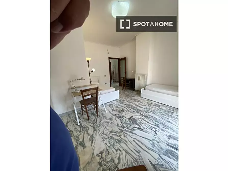 Immagine 7 di Camera condivisa in affitto  in Viale Maria Bakunin a Napoli