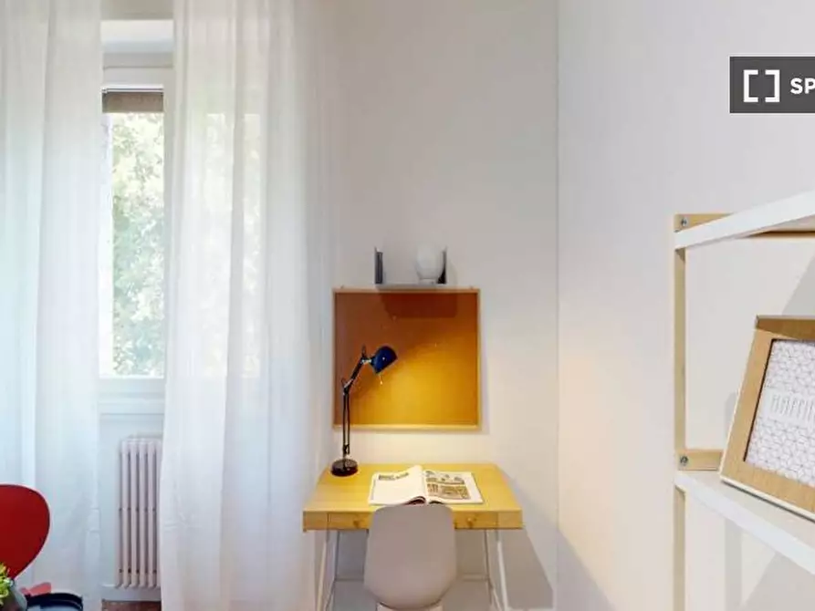 Immagine 1 di Camera condivisa in affitto  in VialeCertosa a Milano