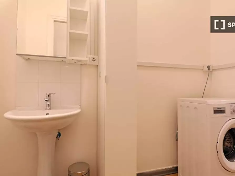 Immagine 19 di Camera condivisa in affitto  in Via dei Giornalisti a Roma