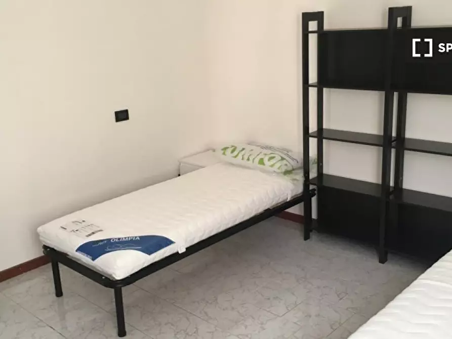 Immagine 17 di Camera condivisa in affitto  in Via de' Carracci a Bologna