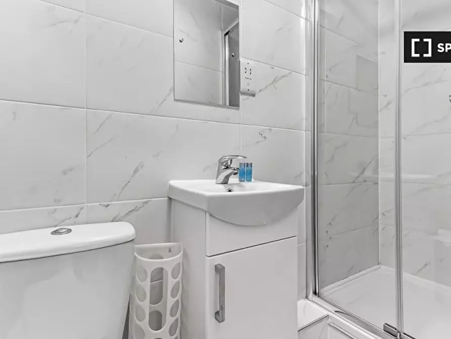 Immagine 9 di Appartamento in affitto  in Tottenham St a Camden Town