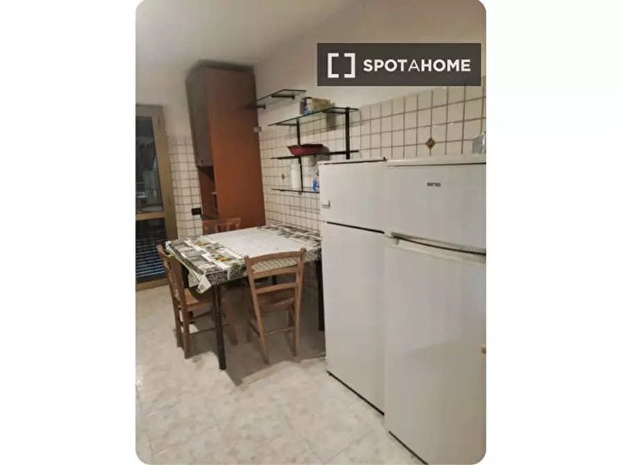 Immagine 6 di Camera condivisa in affitto  in Via Subiaco a Guidonia Montecelio