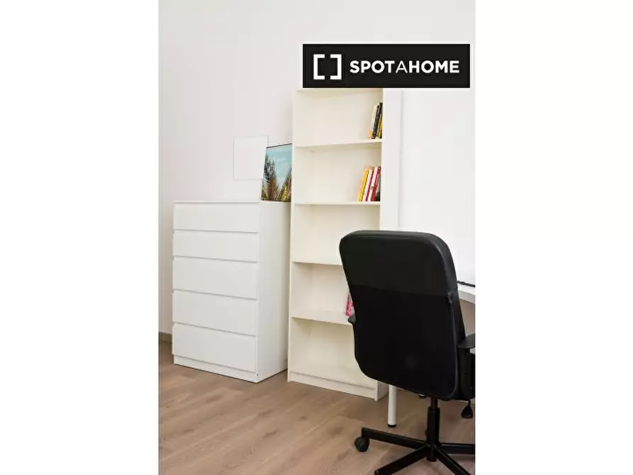 Immagine 4 di Camera condivisa in affitto  in Via S Paolo a Torino