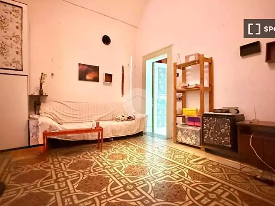 Immagine 2 di Camera condivisa in affitto  in Via Atri a Napoli