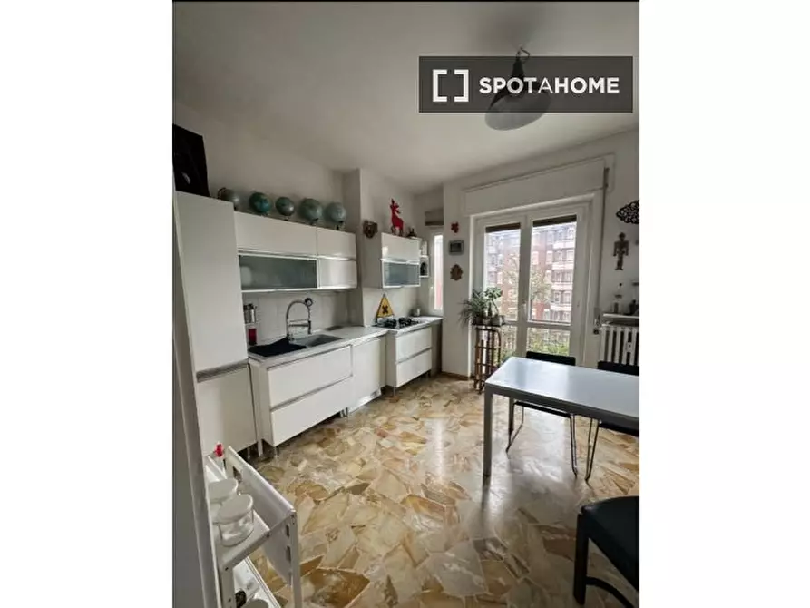 Immagine 4 di Camera condivisa in affitto  in Via Angelo Inganni a Milano