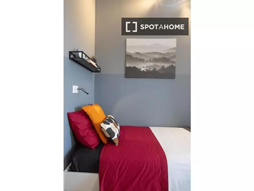 Immagine 1 di Camera condivisa in affitto  in Via Piobesi n. a Torino