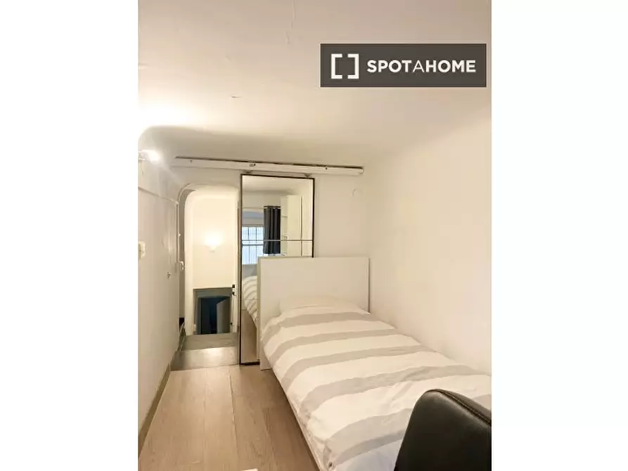 Immagine 3 di Camera condivisa in affitto  in Via Caffaro a Genova