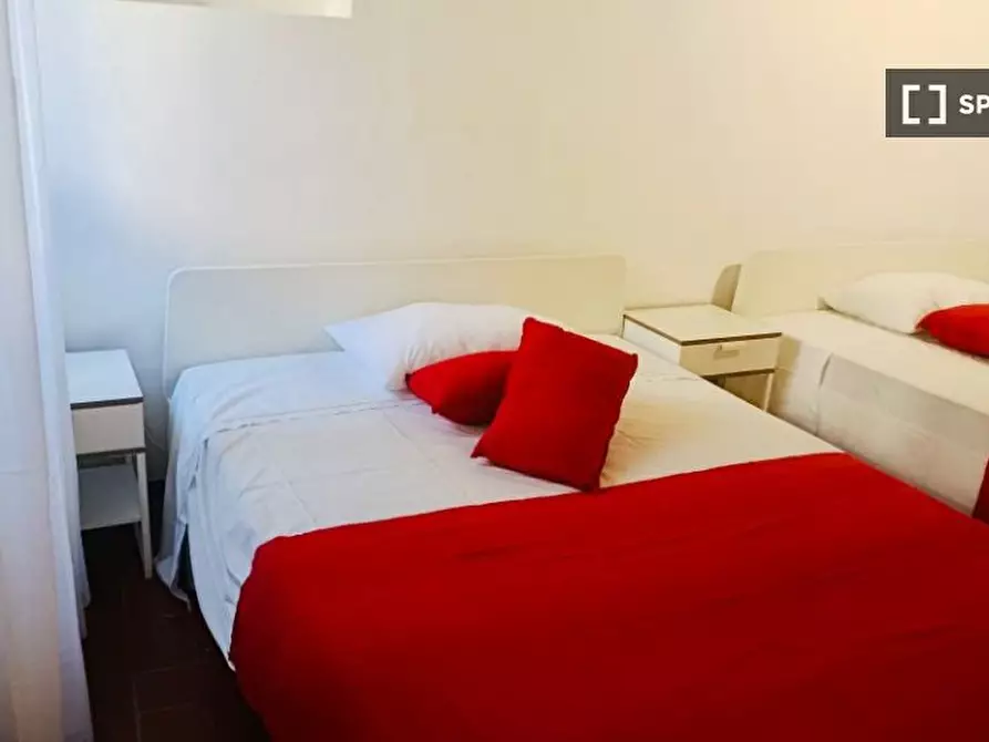 Immagine 15 di Camera condivisa in affitto  in Via Francesco Calzolari a Firenze