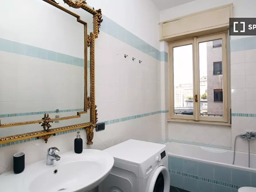 Immagine 16 di Camera condivisa in affitto  in Viale Vittorio Veneto a Milano