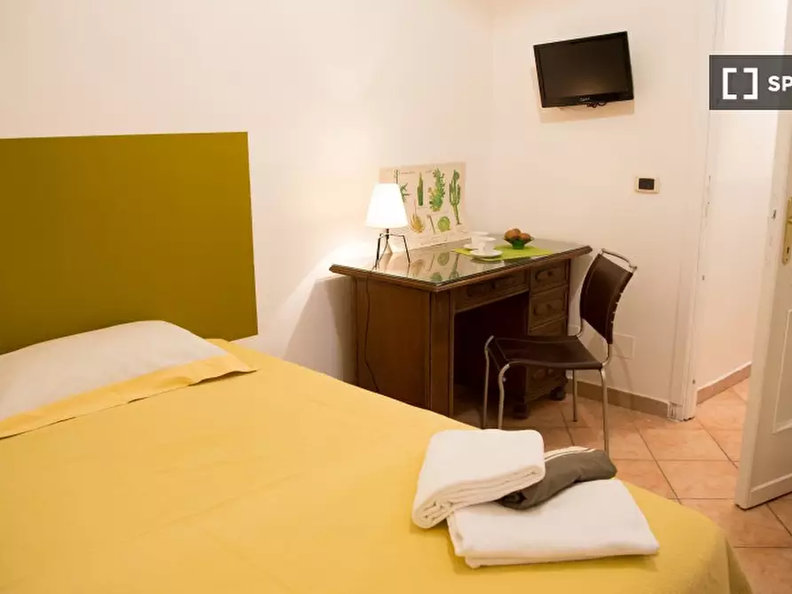 Immagine 2 di Camera condivisa in affitto  in Via Calatafimi a Roma