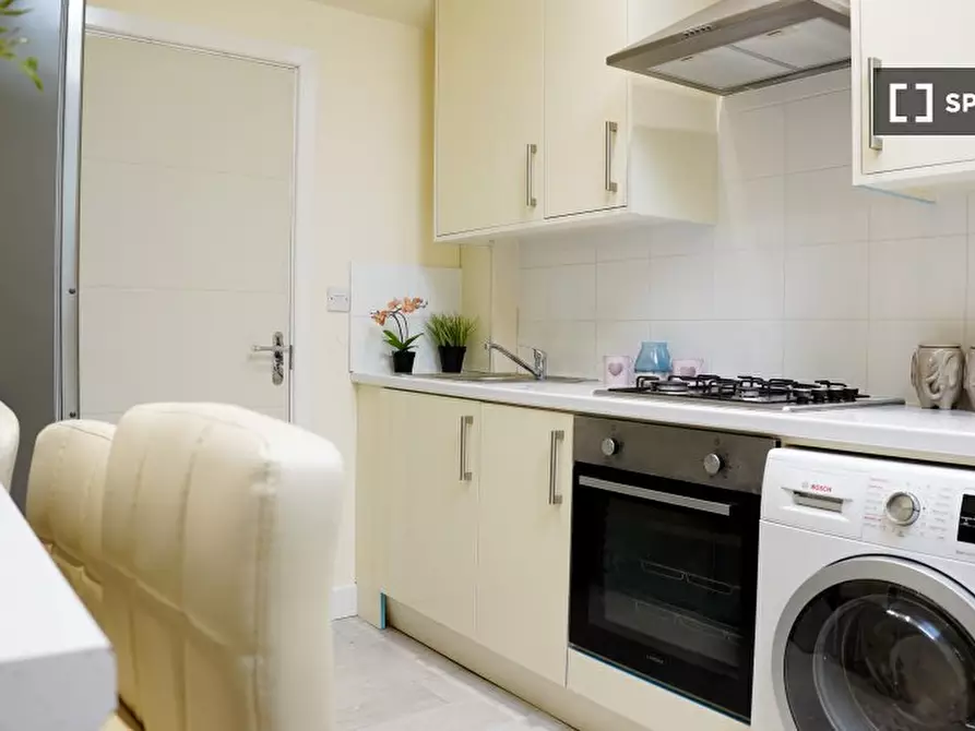 Immagine 9 di Appartamento in affitto  in Clare Rd a 