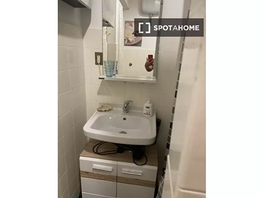Immagine 6 di Camera condivisa in affitto  in Via Guido Castelnuovo a Roma