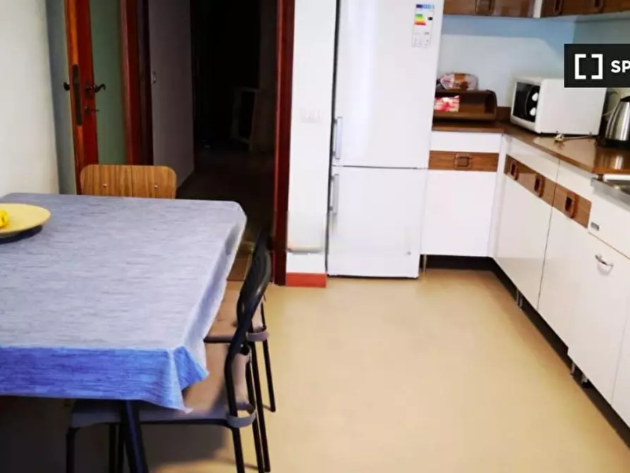 Immagine 5 di Camera condivisa in affitto  in Via Teano a Roma