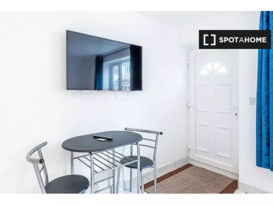 Immagine 11 di Ufficio in affitto  in Flat a Barnet