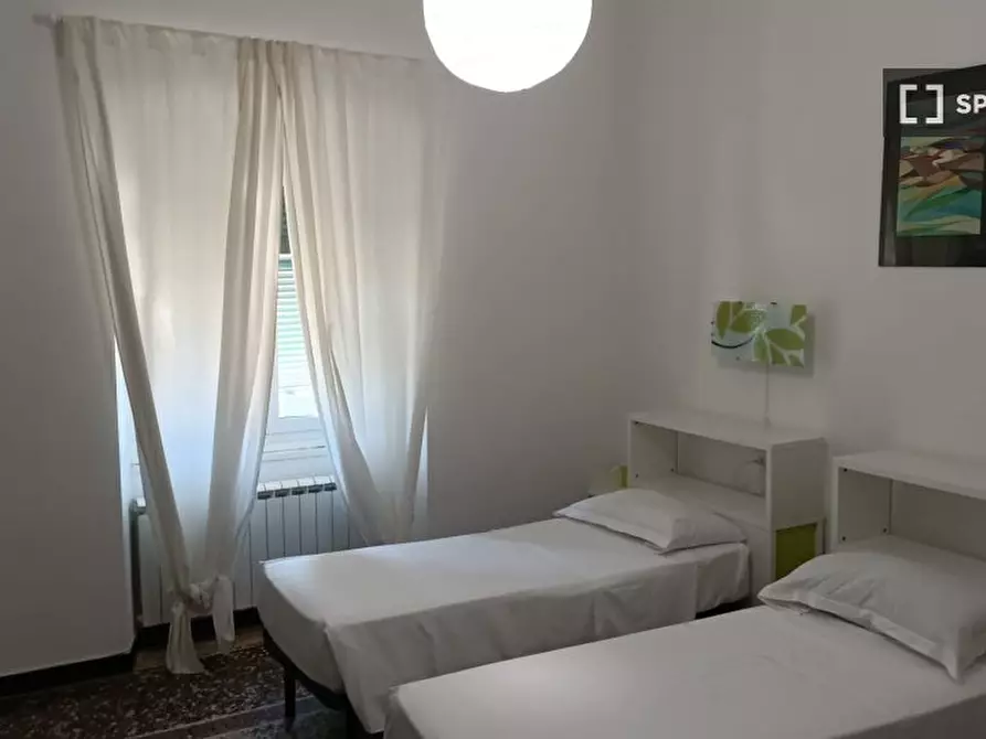 Immagine 11 di Camera condivisa in affitto  in Via Venezia a Genova