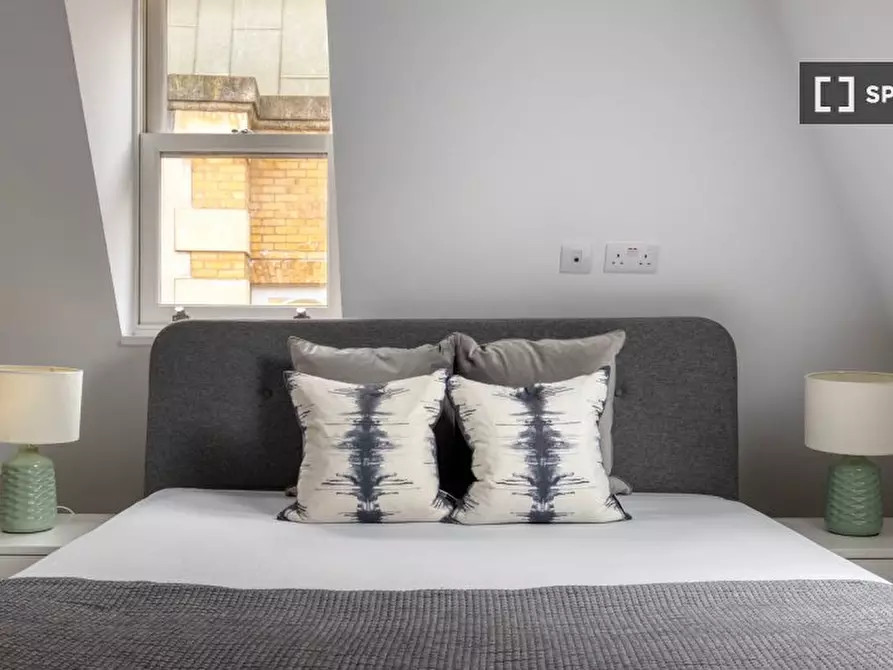 Immagine 8 di Appartamento in affitto  in Lovat Ln a 