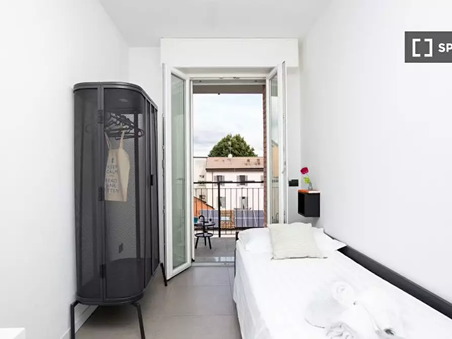 Immagine 1 di Camera condivisa in affitto  in Via Luigi Mercantini a Milano