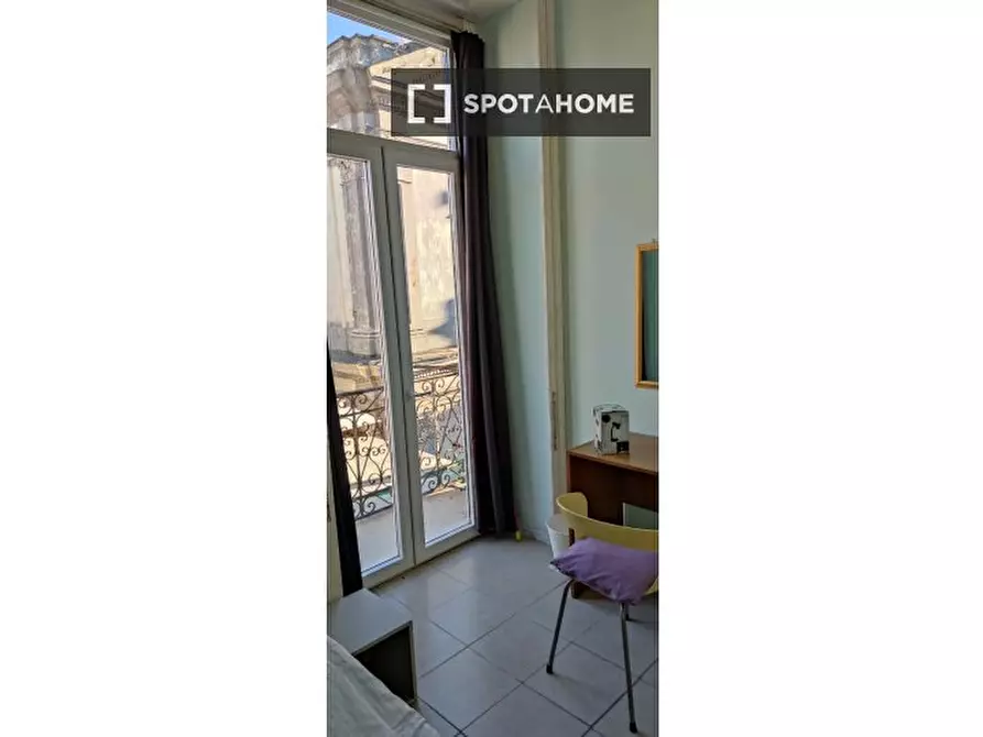 Immagine 5 di Camera condivisa in affitto  in Piazza Crocelle ai Mannesi a Napoli