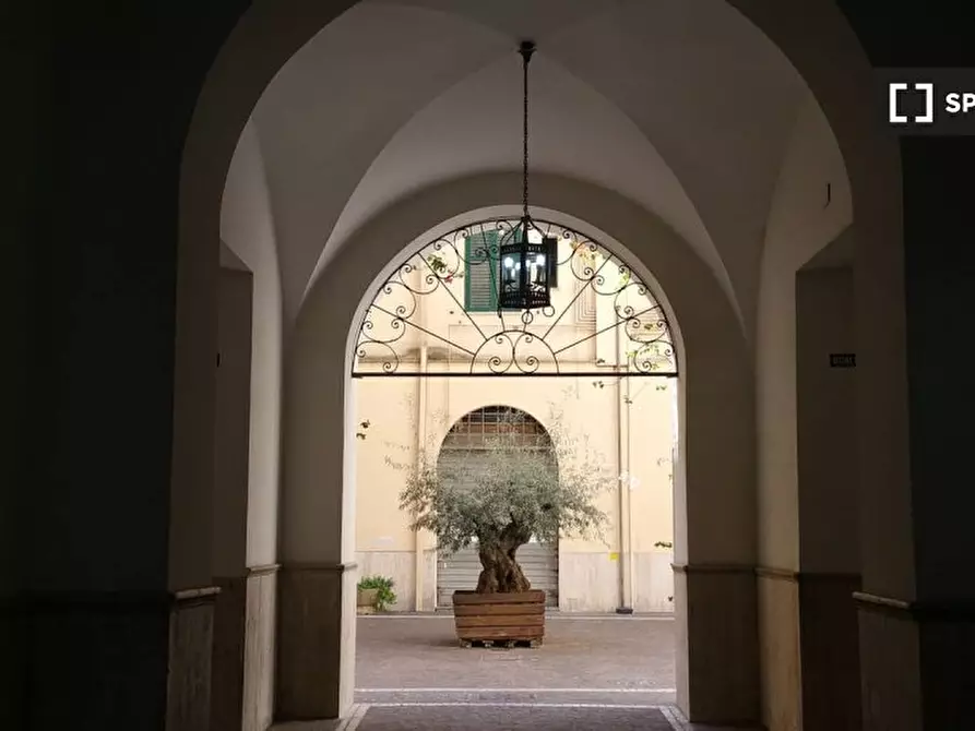 Immagine 3 di Camera condivisa in affitto  in Via di S. Giovanni in Laterano a Roma