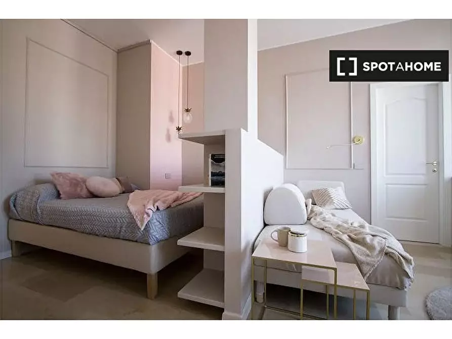 Immagine 2 di Ufficio in affitto  in Via dei Piatti a Milano