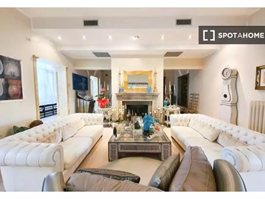 Immagine 2 di Appartamento in affitto  in Via Merulana a Roma