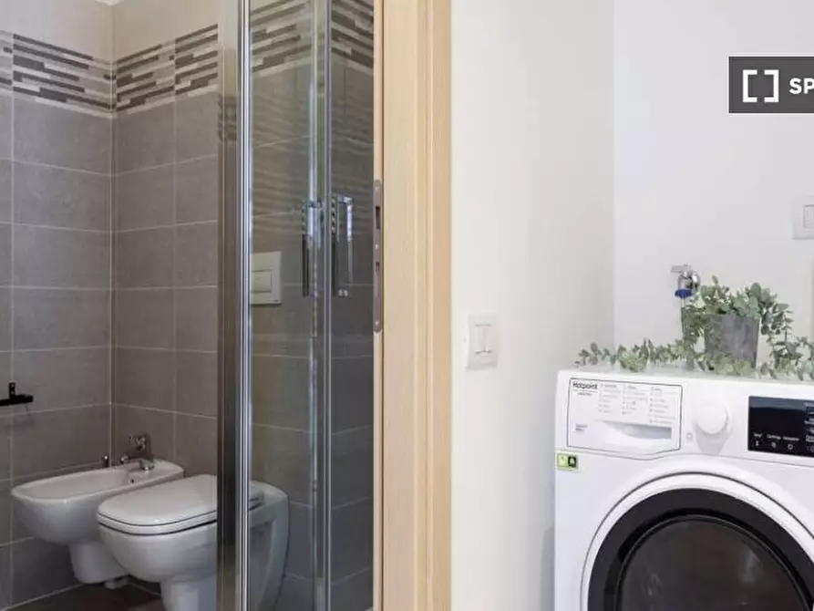 Immagine 11 di Camera condivisa in affitto  in Via Gardone Milan a Milano