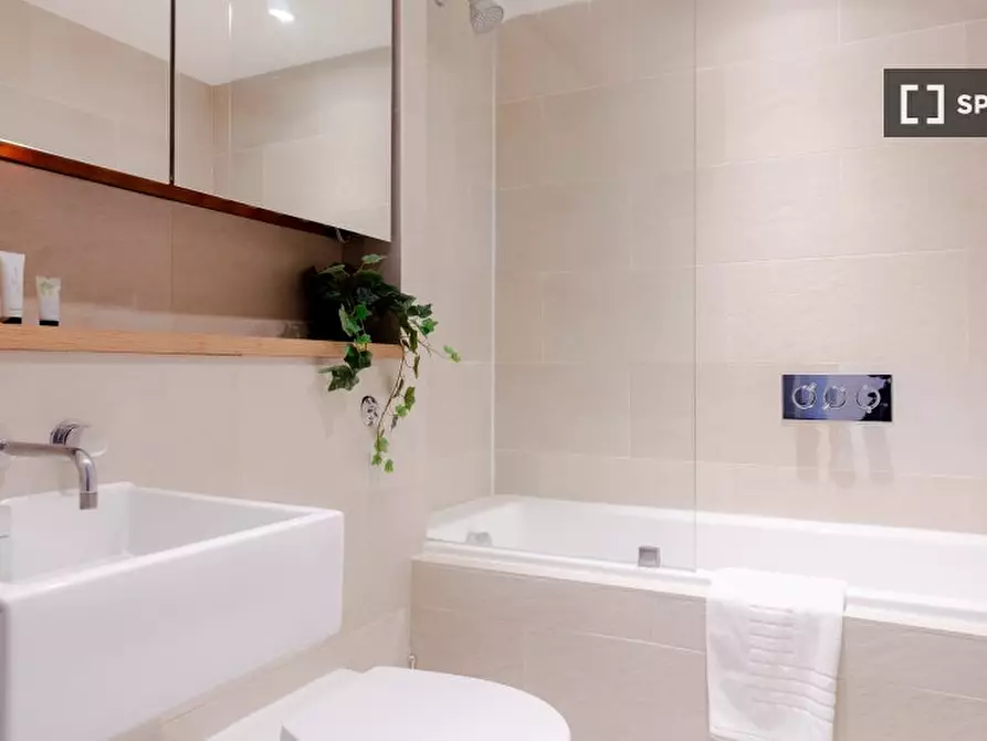 Immagine 17 di Appartamento in affitto  in Apartment a Kensington