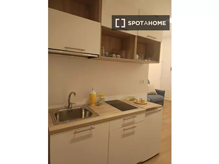 Immagine 11 di Ufficio in affitto  in Via dei Banchi Vecchi a Roma