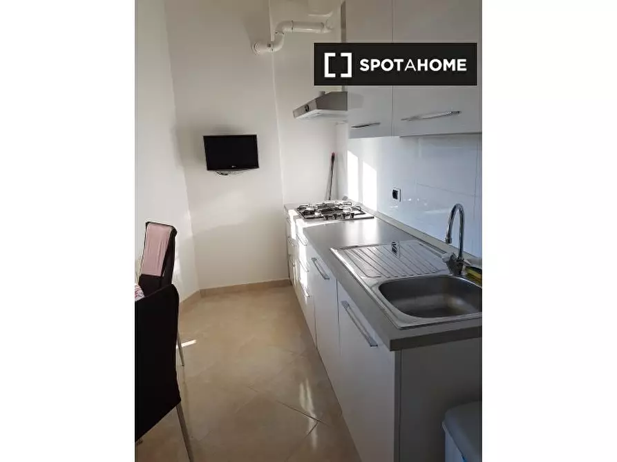 Immagine 4 di Camera condivisa in affitto  in Via Alba, 00182 Roma RM, Italy a Roma