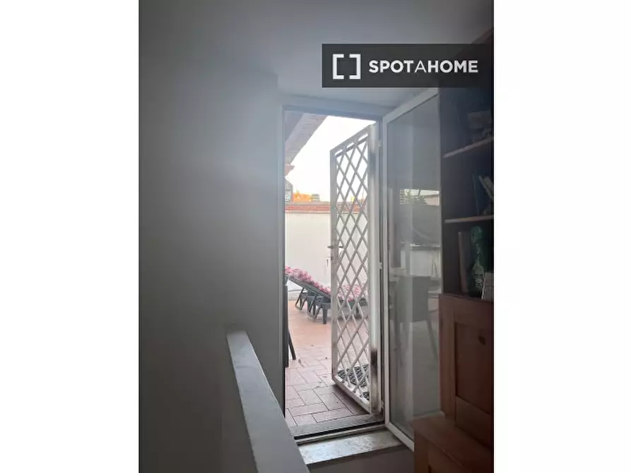 Immagine 15 di Camera condivisa in affitto  in Viale Londra a Roma
