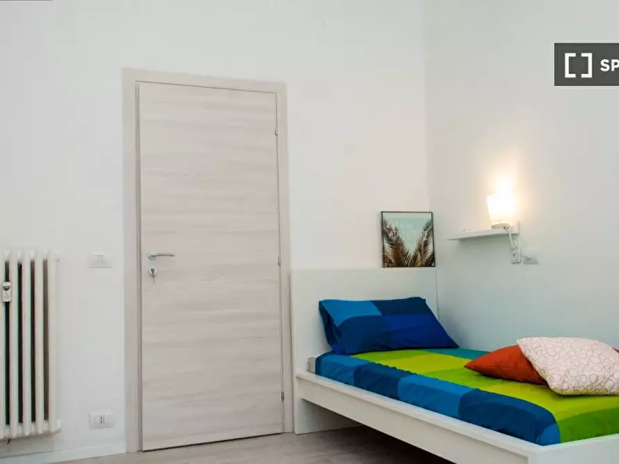 Immagine 3 di Camera condivisa in affitto  in Piazza Tancredi Galimberti a Torino