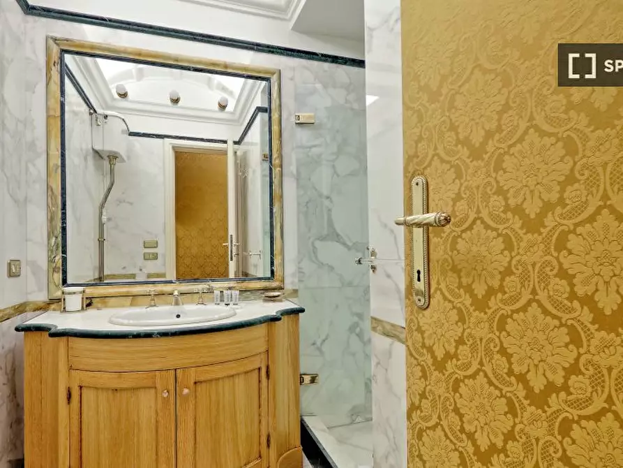 Immagine 6 di Appartamento in affitto  in Via del Tritone a Roma