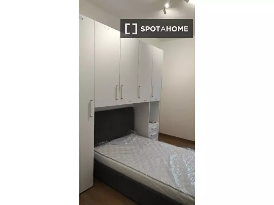 Immagine 8 di Camera condivisa in affitto  in Via degli Imbriani a Milano