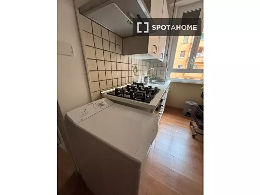 Immagine 6 di Camera condivisa in affitto  in Viale delle Provincie a Roma