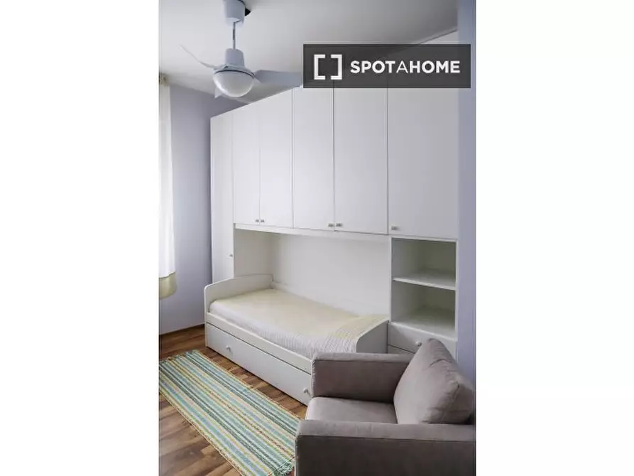 Immagine 2 di Camera condivisa in affitto  in Via Tavazzano a Milano