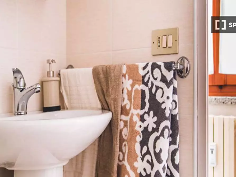 Immagine 15 di Camera condivisa in affitto  in Via Achille Zezon a Milano