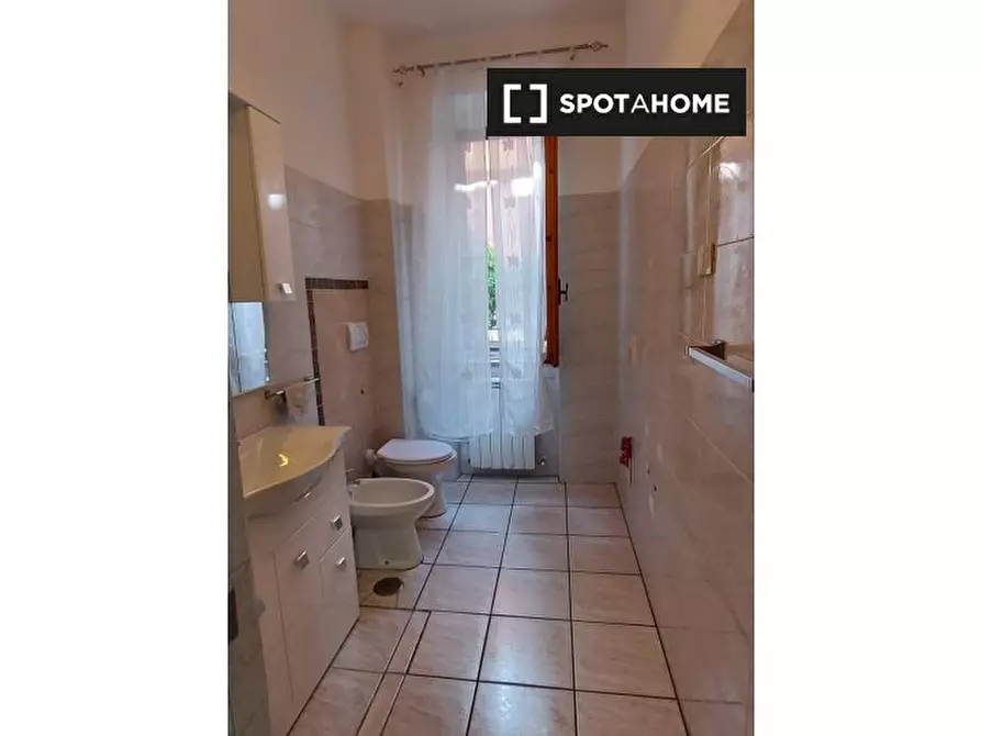 Immagine 8 di Camera condivisa in affitto  in Via Sterope a Roma