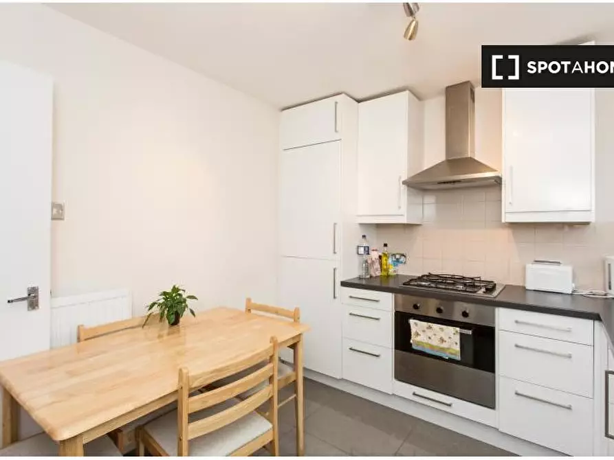 Immagine 4 di Camera condivisa in affitto  in Fulham Ct a Hammersmith